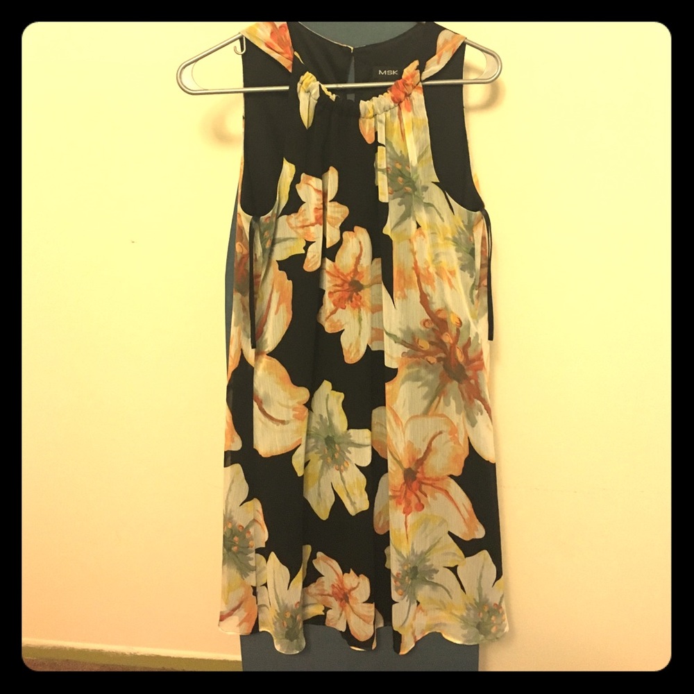 Flower patterned short dress